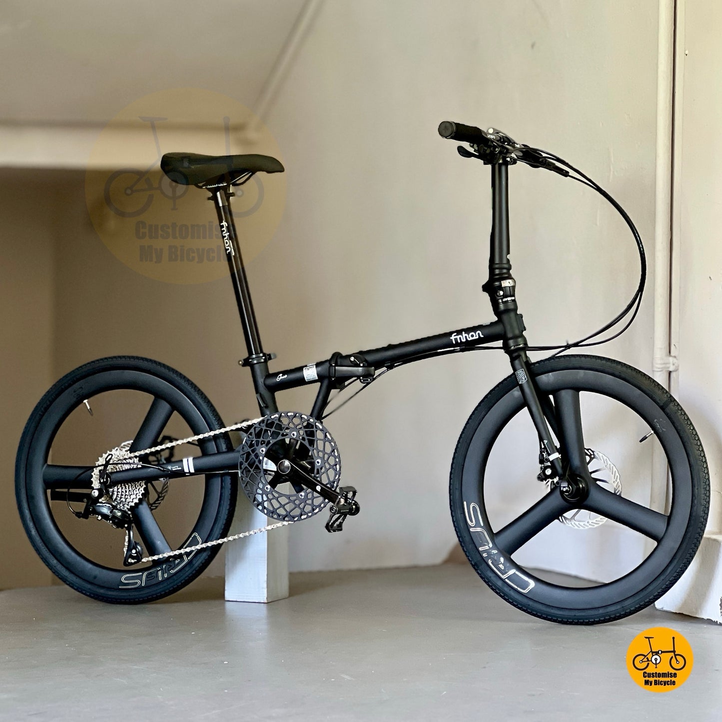 Basikal lipat Fnhon Gust 22 inci Matte Black Shimano 9 kelajuan rangka keluli dan roda karbon trispokes