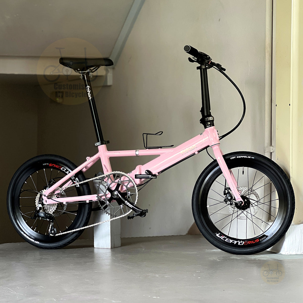Basikal lipat Fnhon Monsoon 20 inch warna Baby Pink dengan Shimano 9 gears reka bentuk ringan dan kompak
