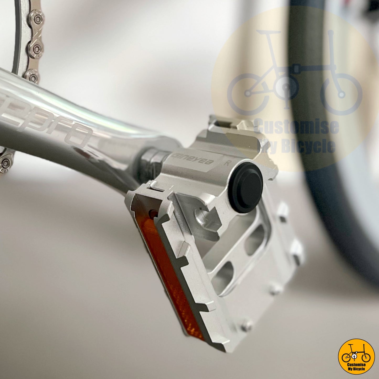 Gineyea Foldable Pedals on Space-Saving Bicycle β Smooth Ride & Hassle-Free Storage