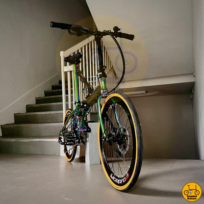 Crius Master 22-Inch Folding Bike – A Premium Aurora-Themed Ride for City Explorers
