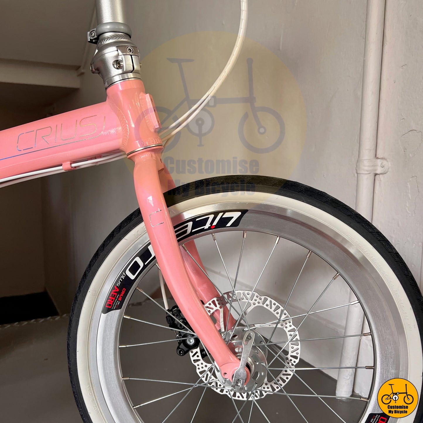 White Wall Tyre Crius Master 22-Inch Foldable Bicycle – A Classic Touch for Cyclists
