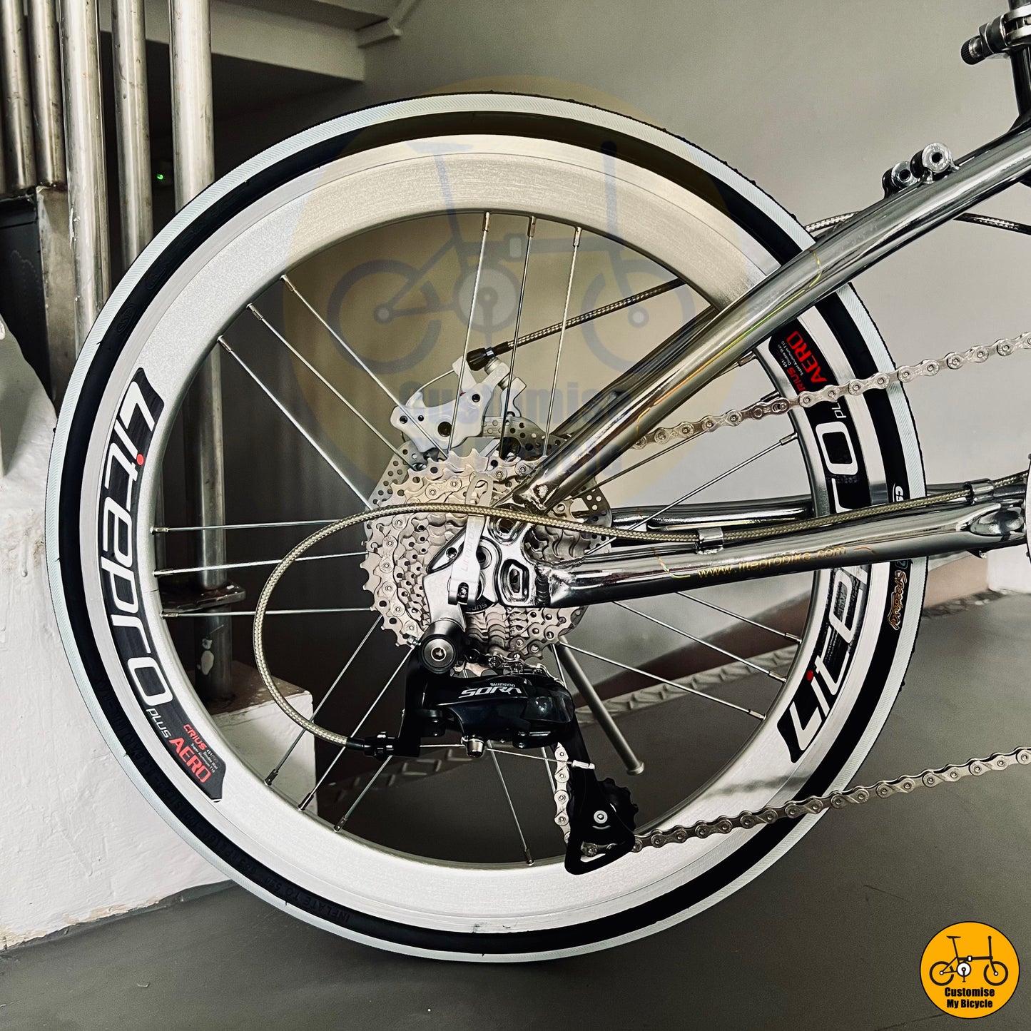 Shimano Sora 9 speeds on High-Performance Crius Master 22-Inch Foldable Bicycle – A Fnhon Blast Rival with Premium Features
