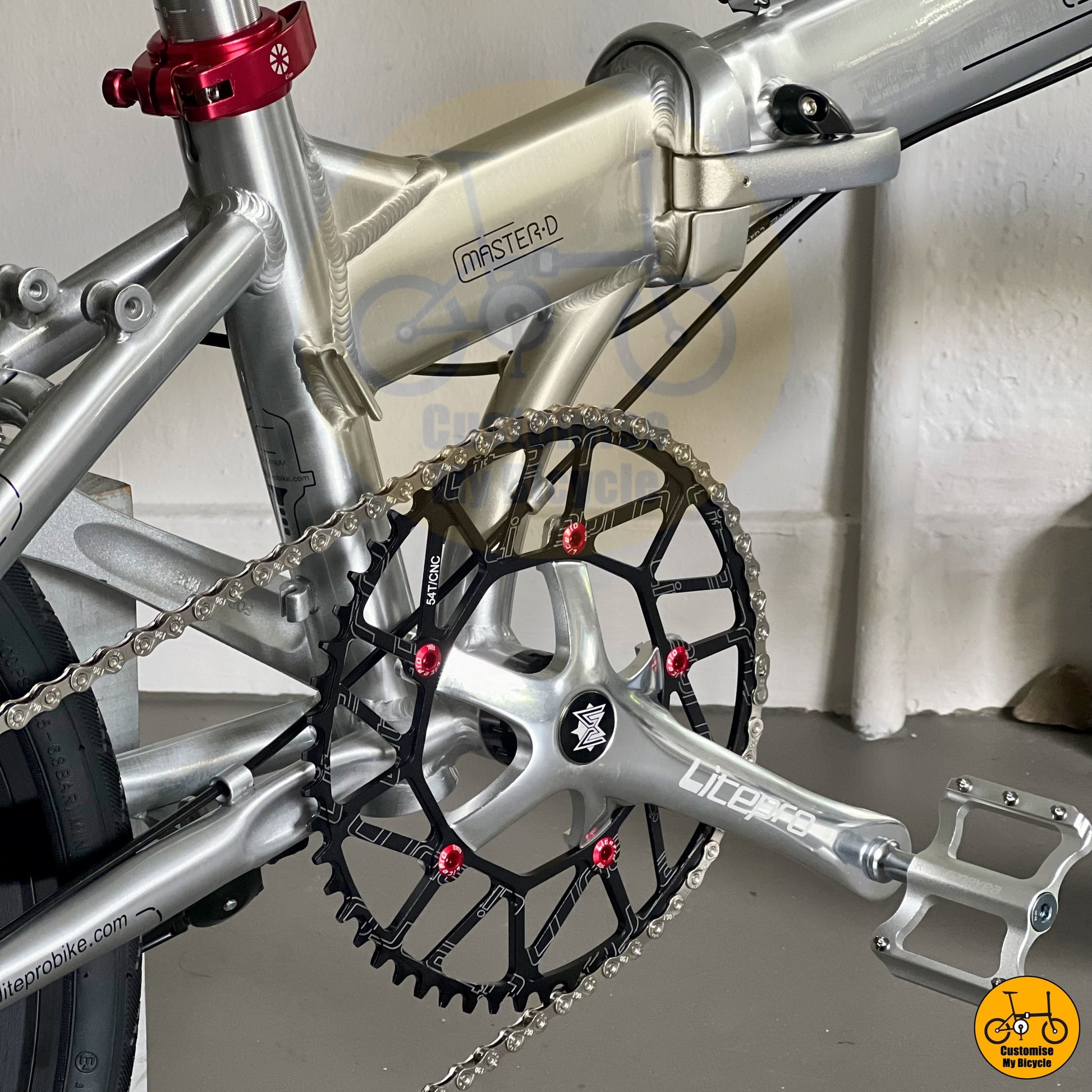 Black & Red Accent Crius Master 20-Inch Foldie – A Sporty Ride with a Sleek Finish
