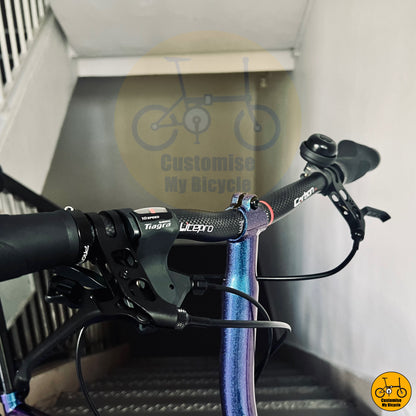 Carbon handlebars with comfortable grips for a better riding experience
