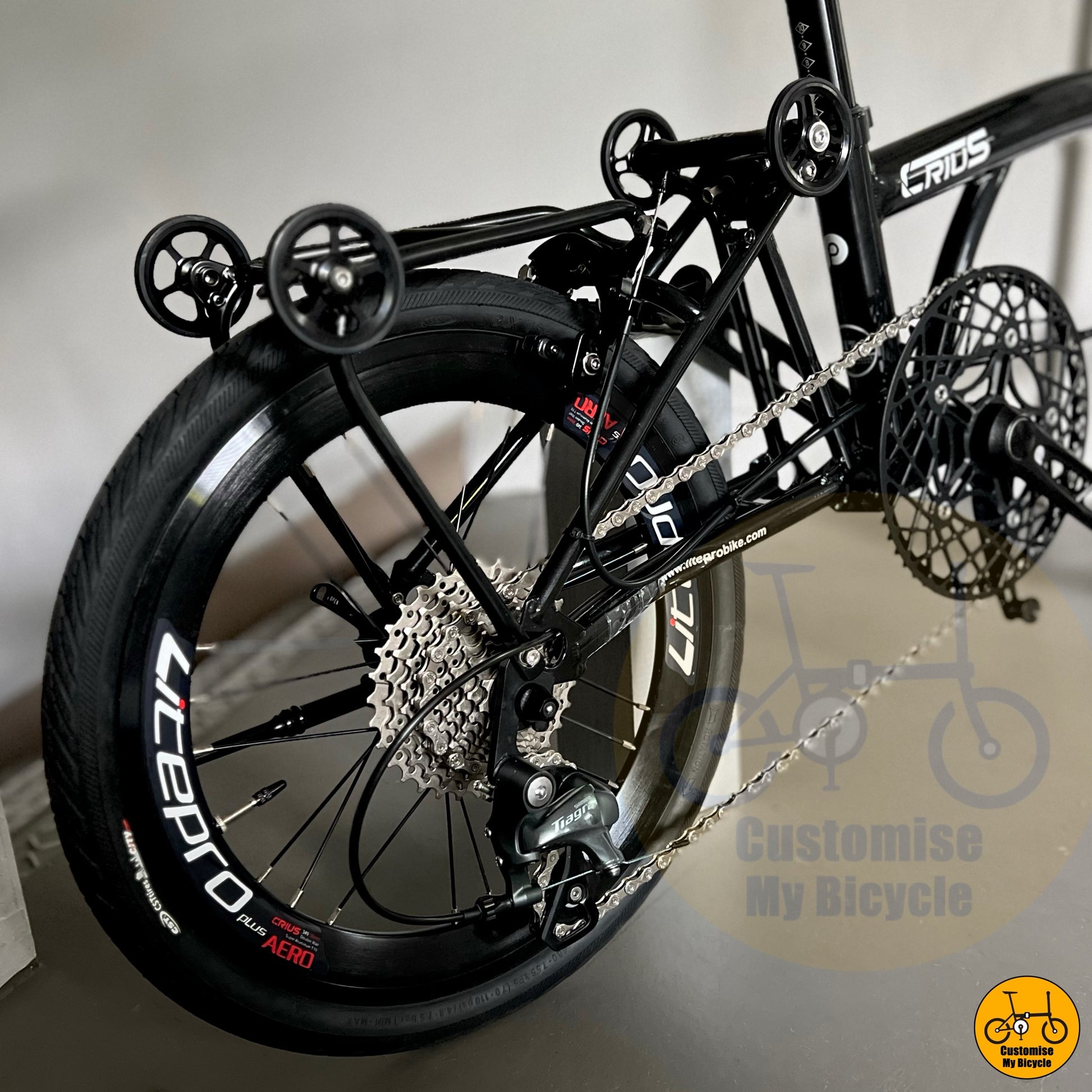 Trifold bicycle with 10-speed Shimano gear system
