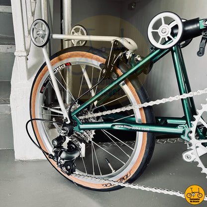 Classic-style foldable bike with external derailleur and smooth shifting
