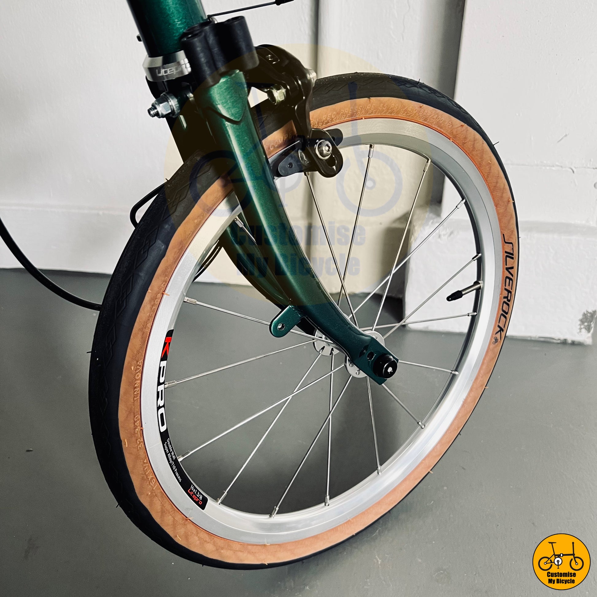 Compact foldie with retro brown wall tyres and sleek glossy frame

