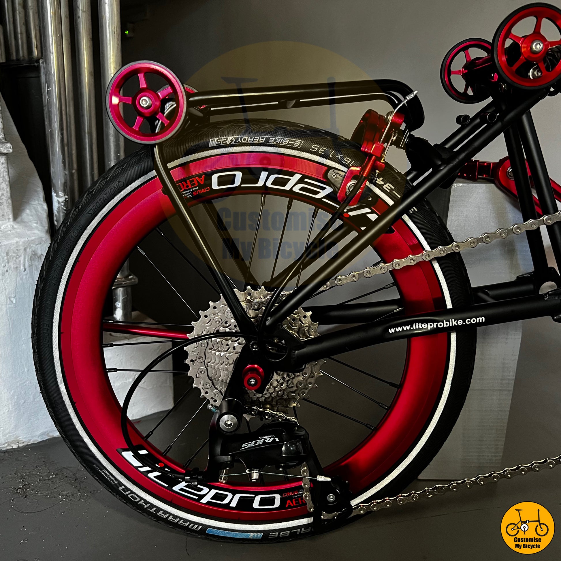 Stylish black-red color scheme for a modern commuter bike
