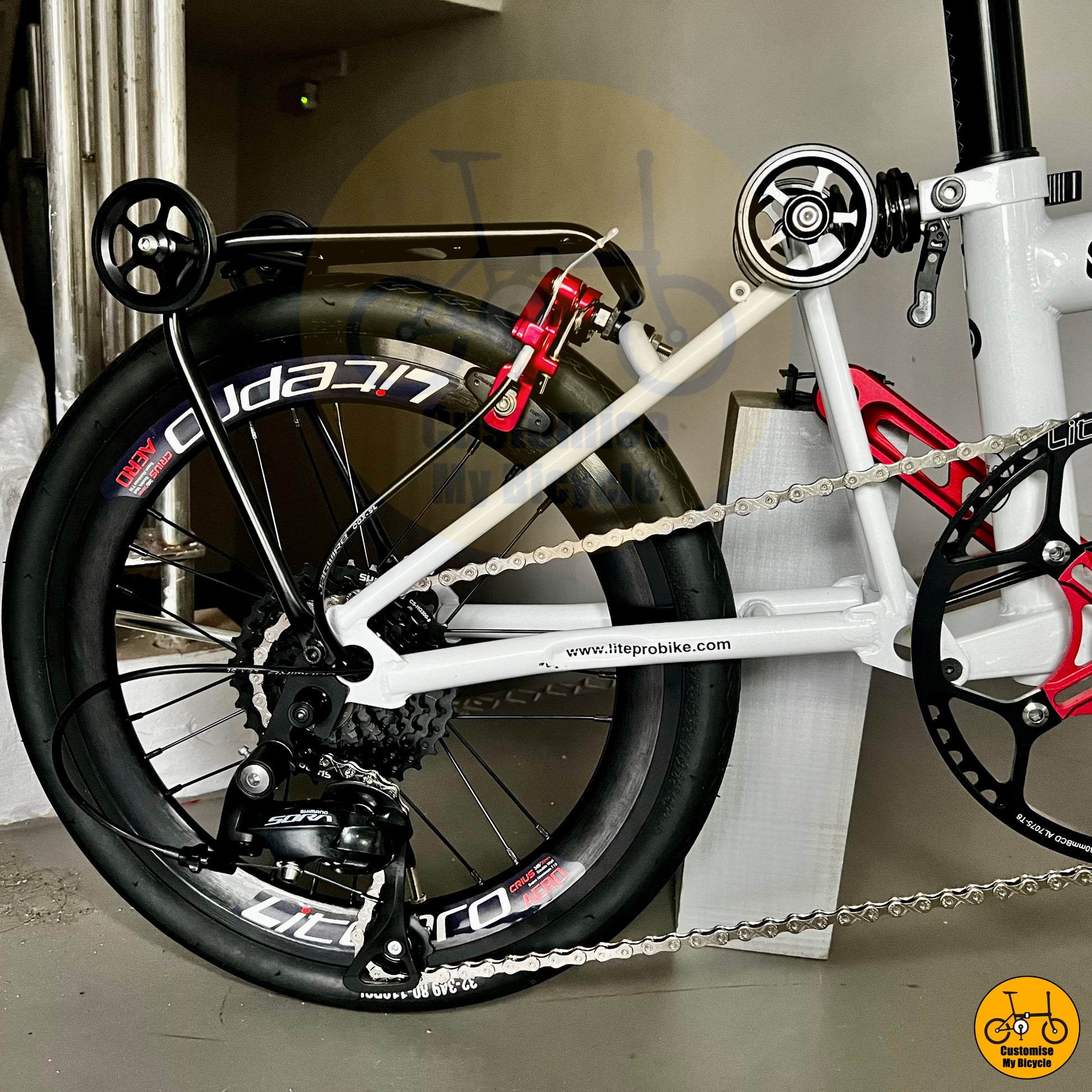Perfect commuter bike with trifold system for hassle-free folding
