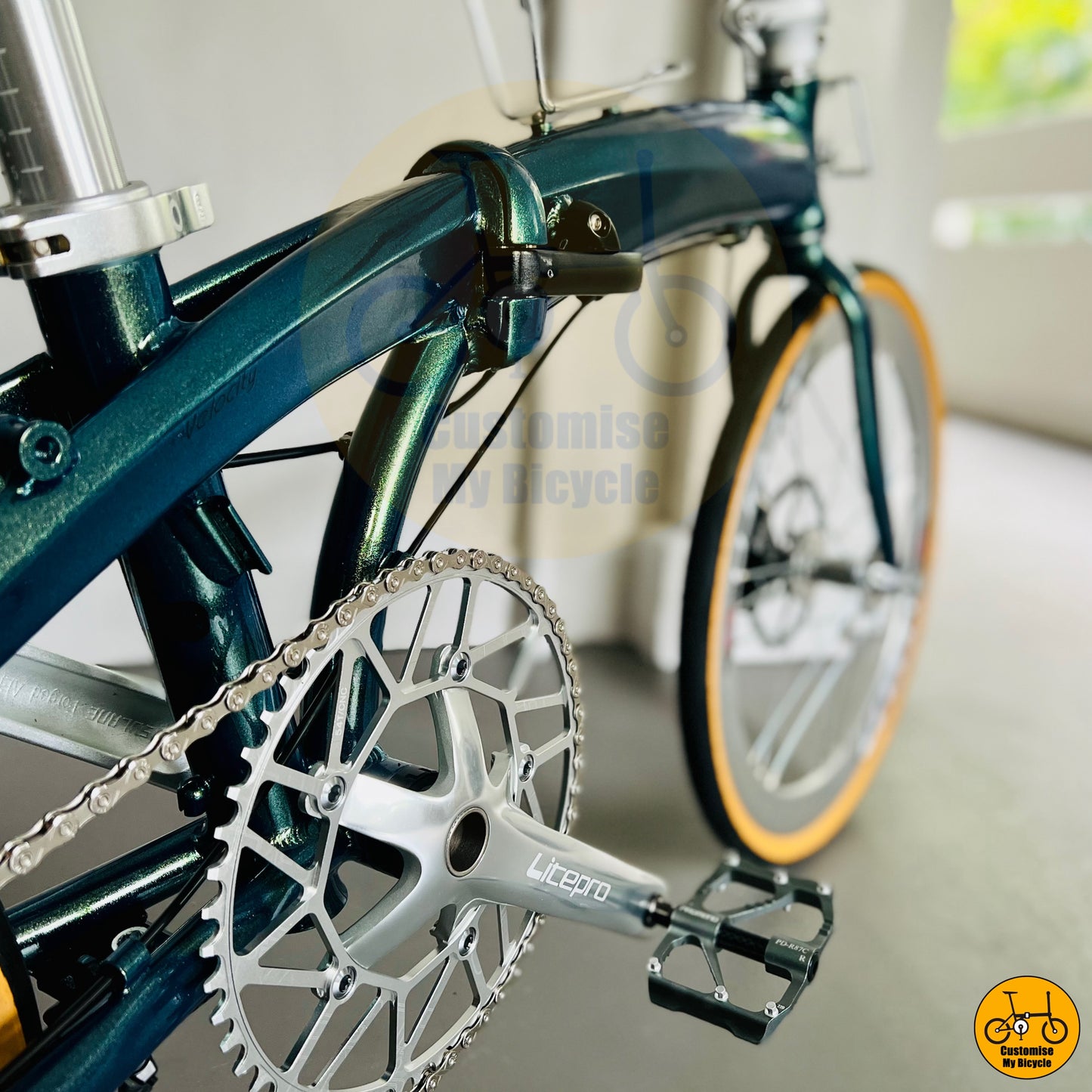 Compact folding mechanism with quick-release latch on Crius Velocity 22-inch bike
