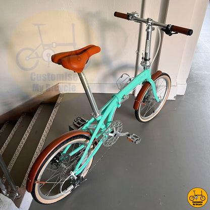 Stylish and functional commuter bike with elegant curves
