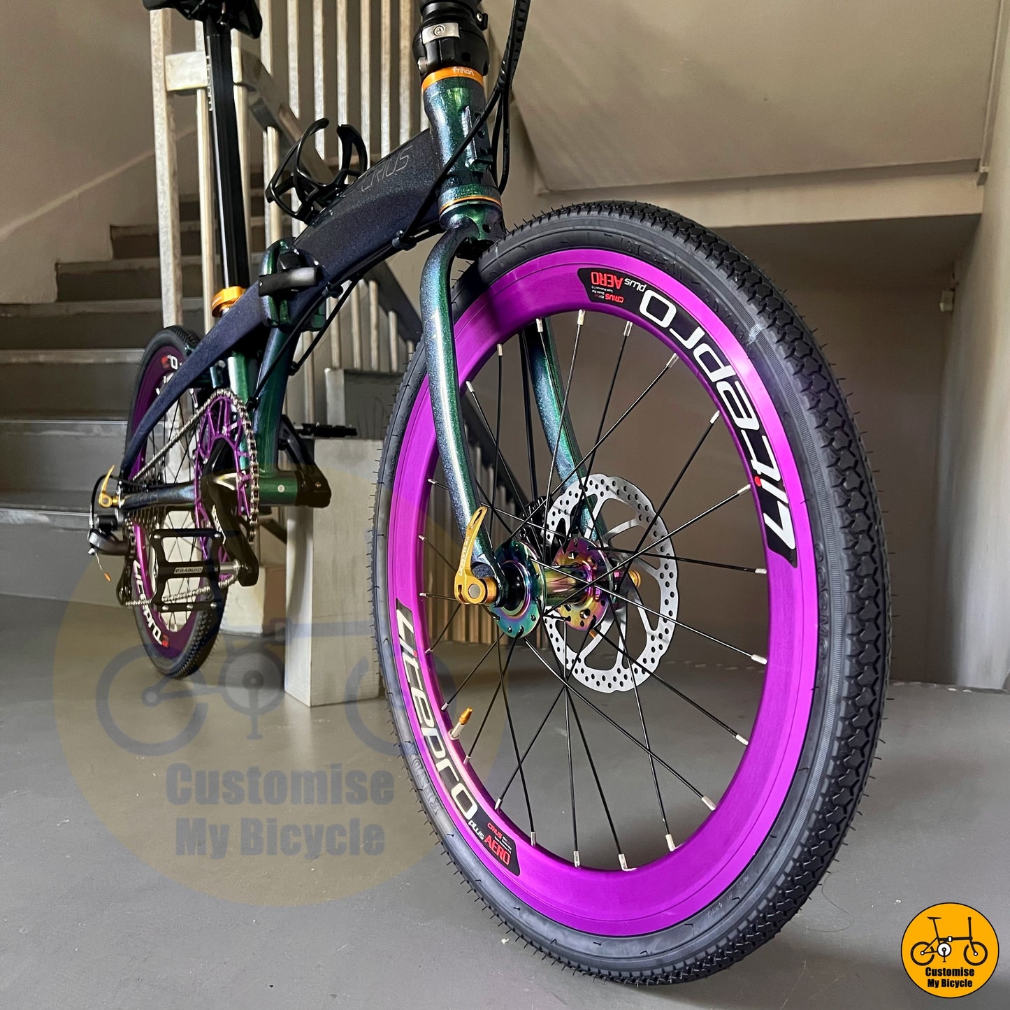 Stylish bifold bike with an aluminum alloy frame for lightweight portability
