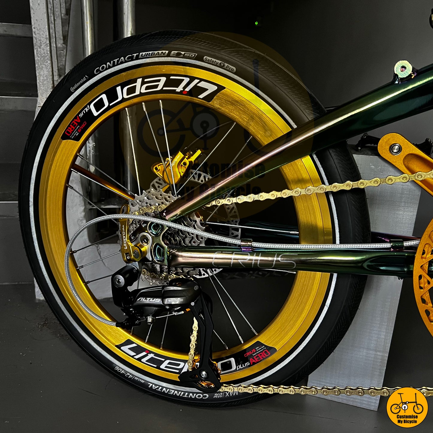 Premium foldie with front silver and rear gold wheels for a stylish look
