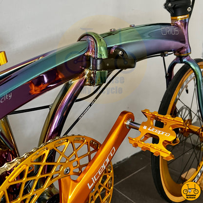 Foldable aluminum frame with quick-release mechanism
