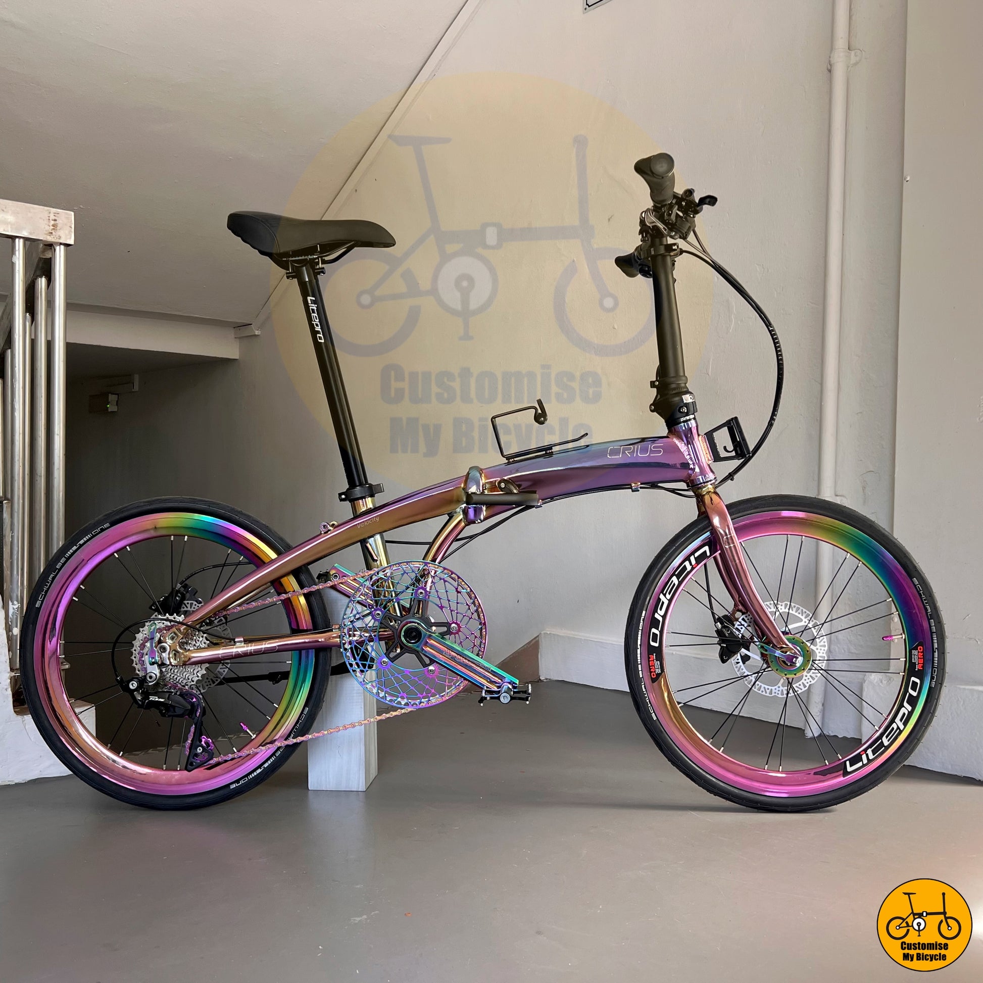 Lightweight aluminum alloy frame with a chameleon-inspired finish
