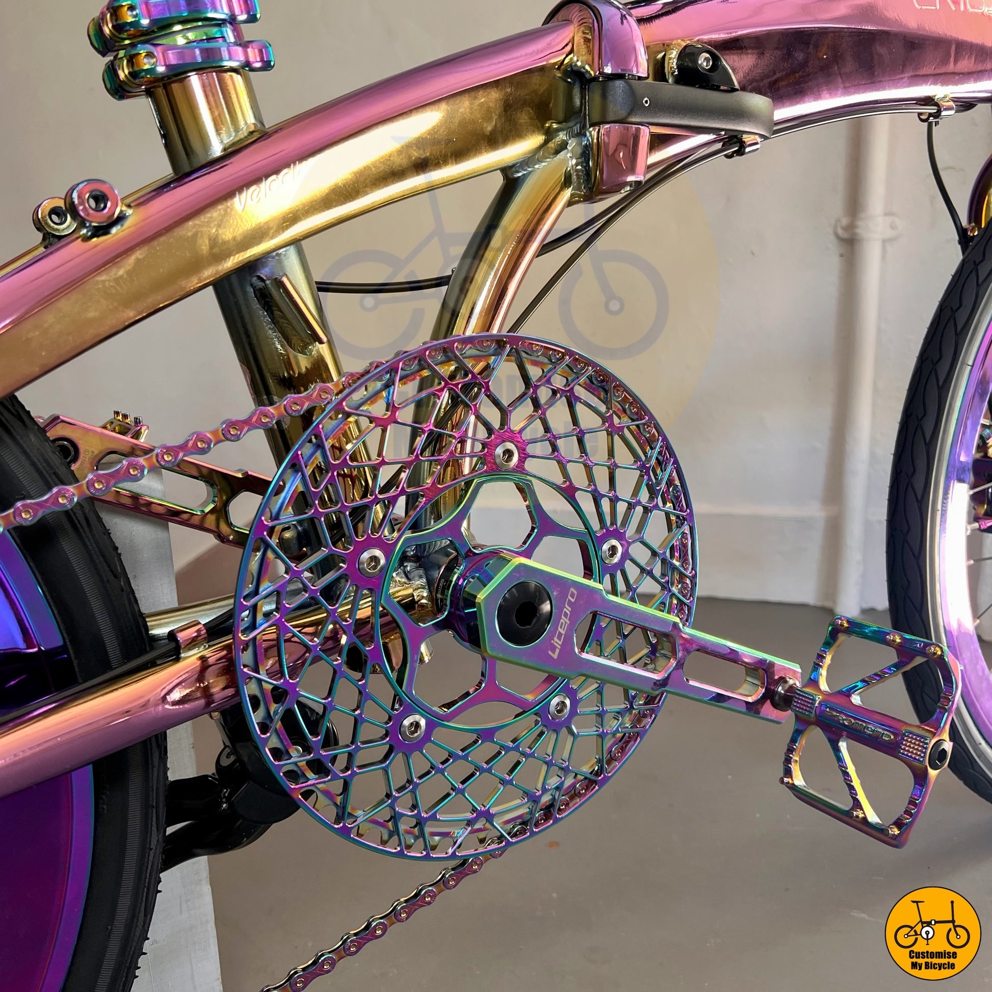 Full oil slick frame with matching oil slick rims for a bold aesthetic
