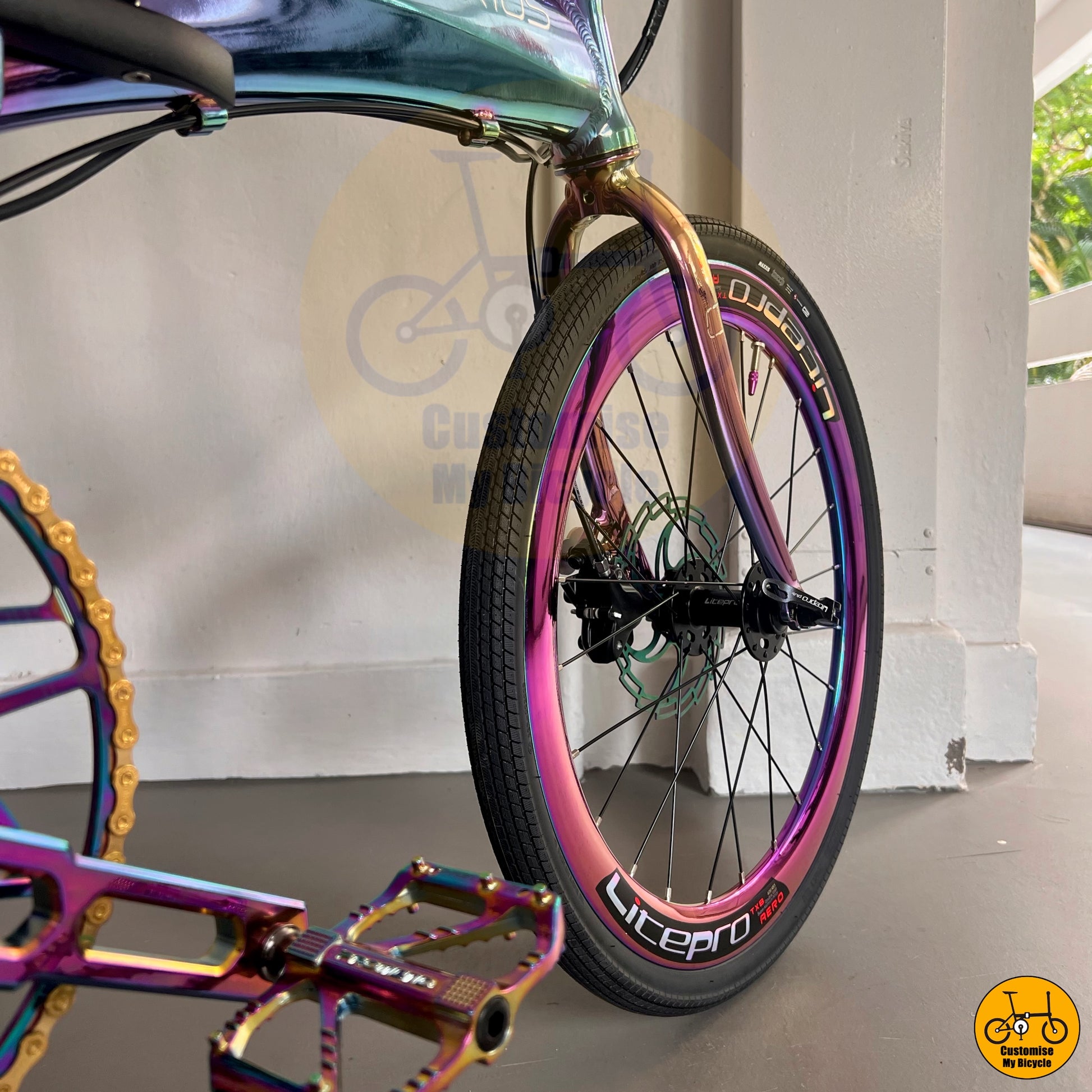 Premium quality Maxxis DTH 451 tires with lightweight yet durable construction
