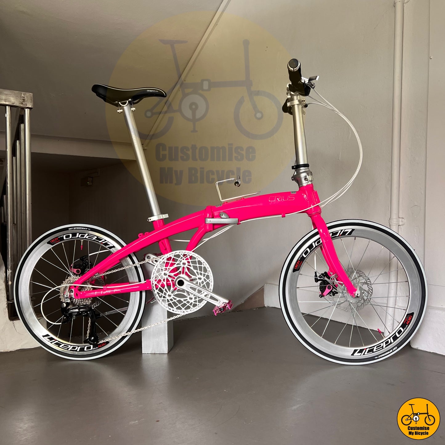 Crius Velocity 22-inch Foldie – Bold Hot Pink Design for Female Cyclists
