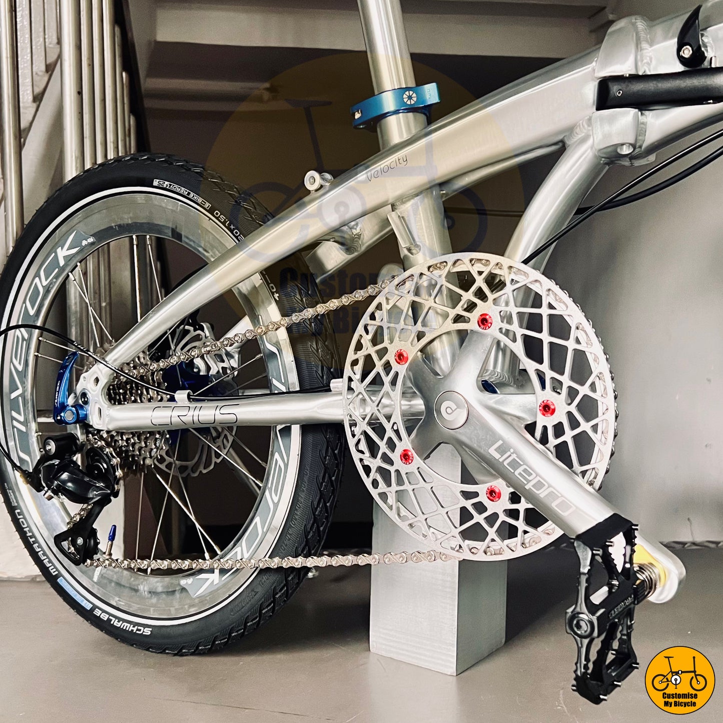 Crius Velocity 20-inch Folding Bike – Blue Accent Design for Stylish City Rides
