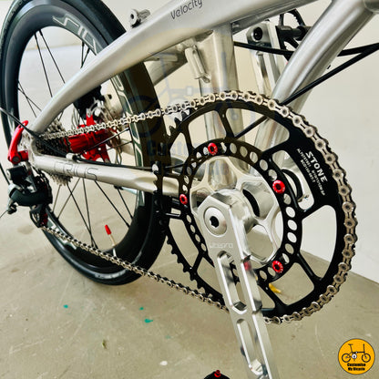 Close-up of the Stone Oval chainring for enhanced pedaling efficiency

