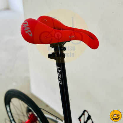 Ergonomic red SMP saddle designed for long-distance comfort
