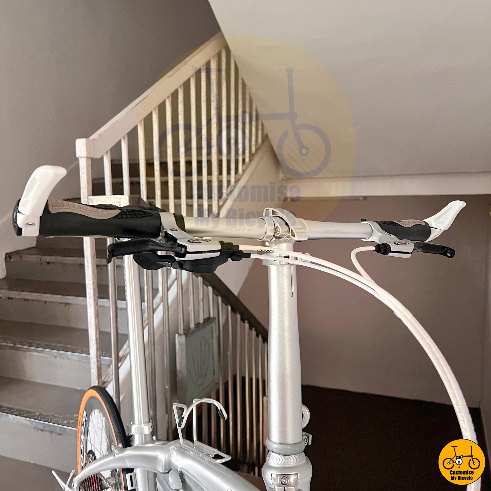 Foldable handlebars for easy transport and space-saving storage
