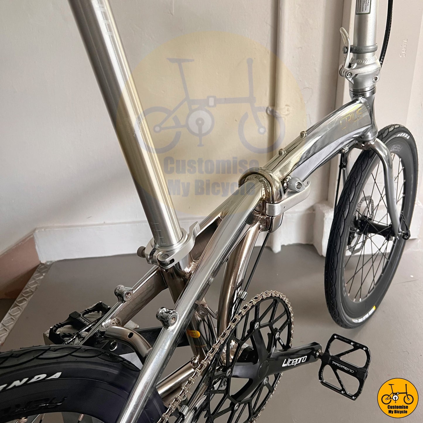 High-quality aluminum alloy frame with a polished chrome finish
