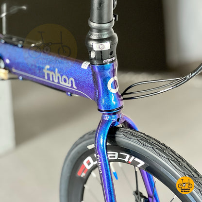 Chameleon blue Fnhon Blast bike side view
