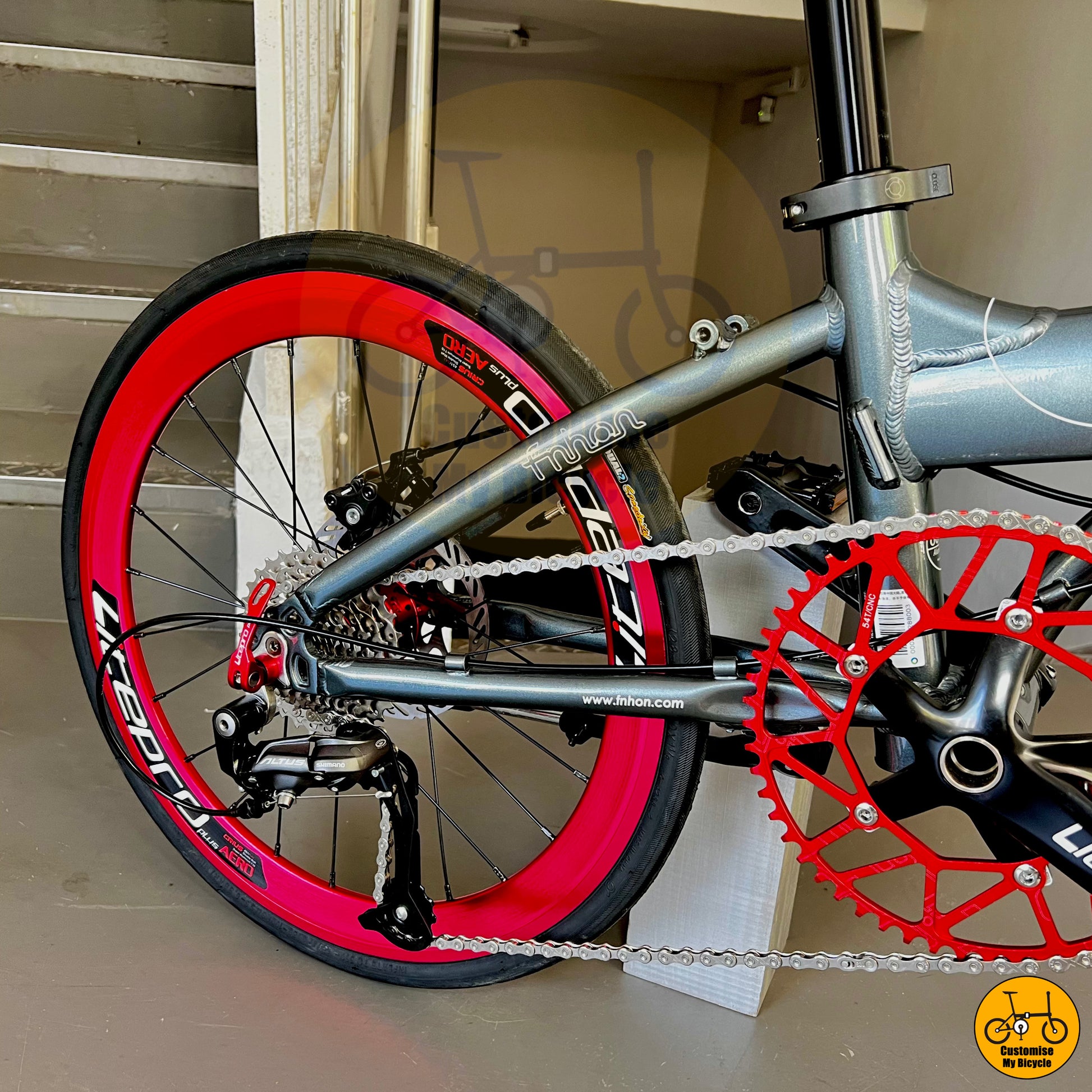 Sturdy Rear Triangle Fork on Fnhon Blast 22-Inch Foldable Bicycle – A Dahon & Tern Rival with Sleek Grey & Red Frame
