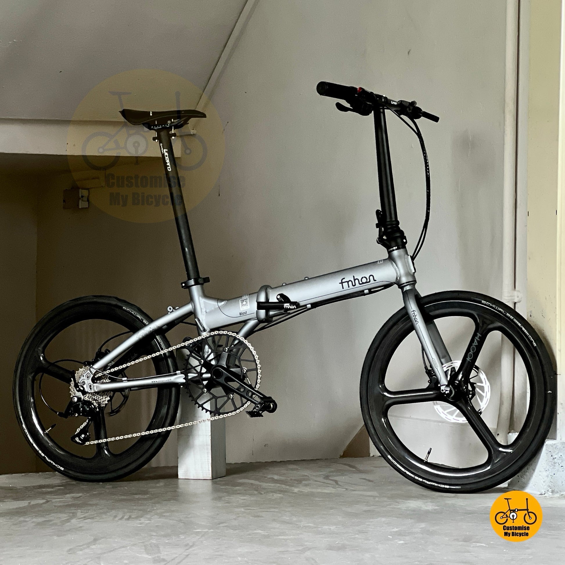 Sepeda Lipat Fnhon Blast 22 Inci Shimano 9 Kecepatan Dengan Roda Karbon
