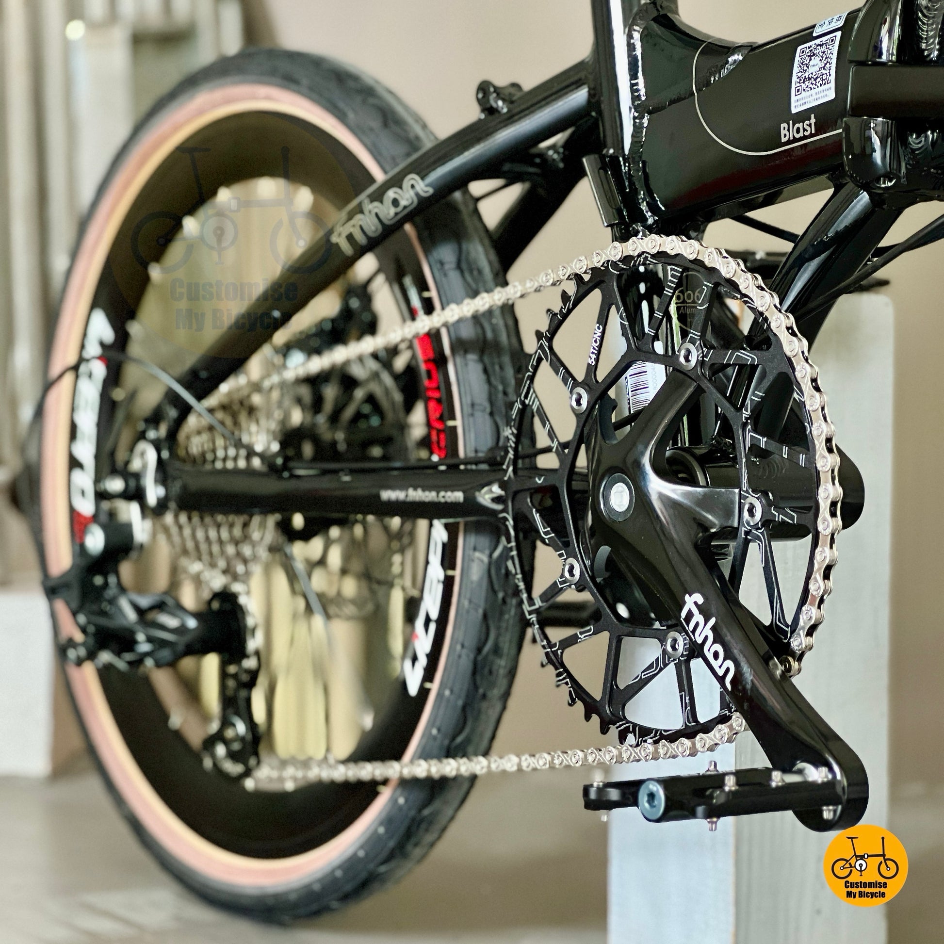 Close up square tapered crank Fnhon Litepro crankset folding bike

