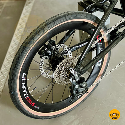 Close up Sensah 9 gears drivetrain folding bike smooth shifting system
