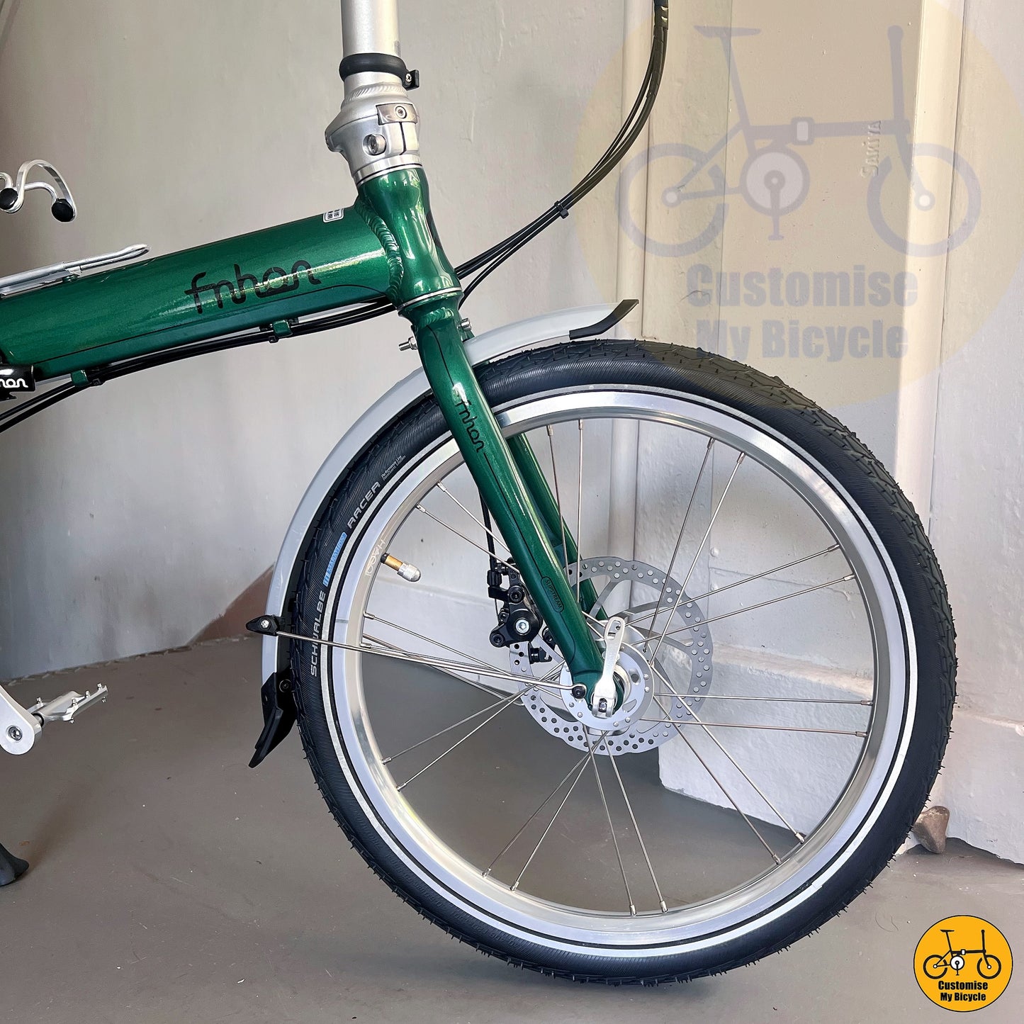 Classic wheel with mudguard on Vintage-Inspired Fnhon Blast 22-Inch Folding Bike – A Nostalgic Ride with Modern Tech
