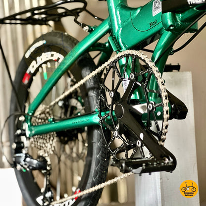 Close-up of LITEPRO Hollowtech crankset  
