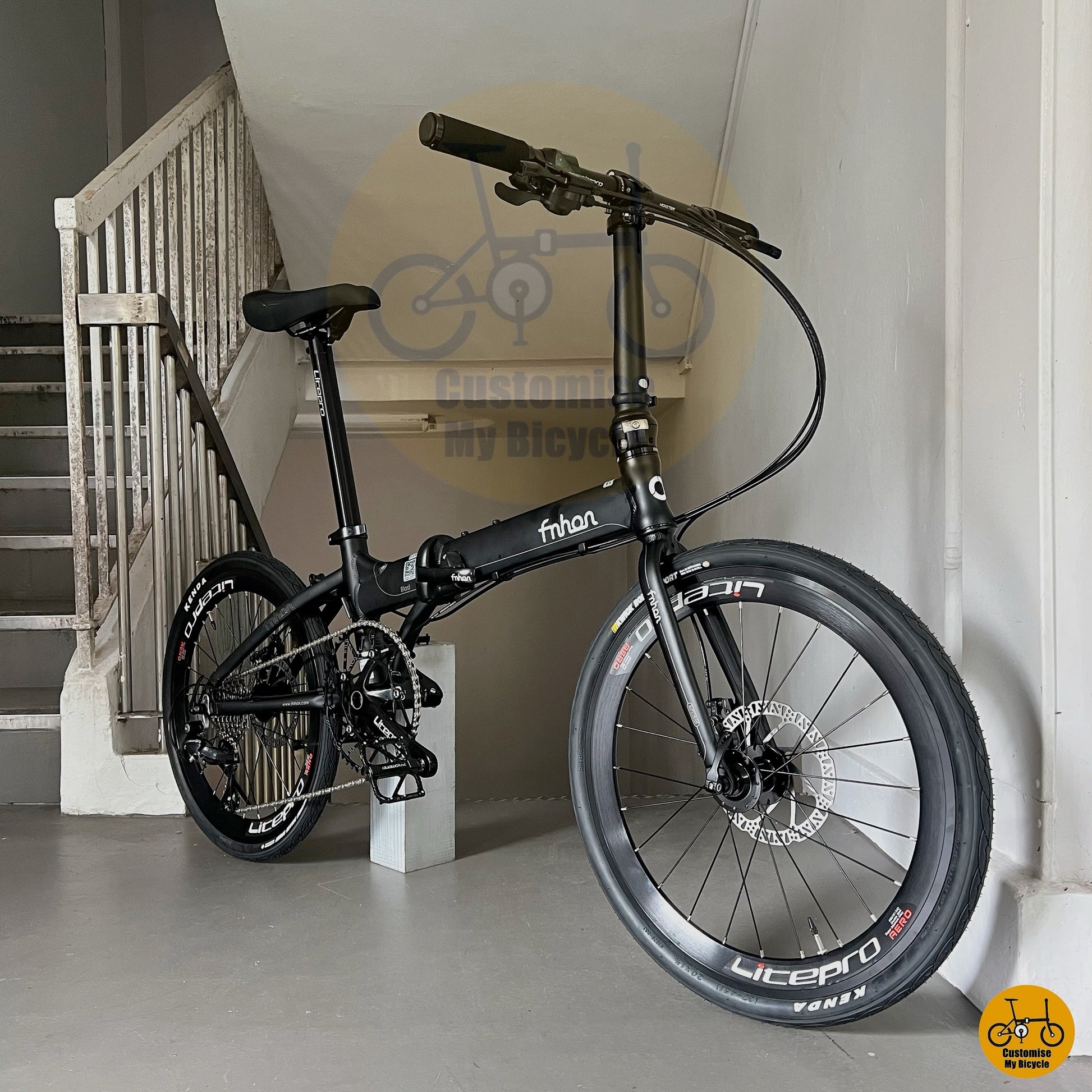 Fnhon Blast 22 inch basikal lipat Matte Black untuk tunggangan lancar dan ringan di Singapura
