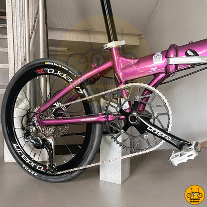 Wellgo Pedals on Lavender Royale Fnhon Blast 22-Inch Folding Bike – A Statement Ride with Performance
