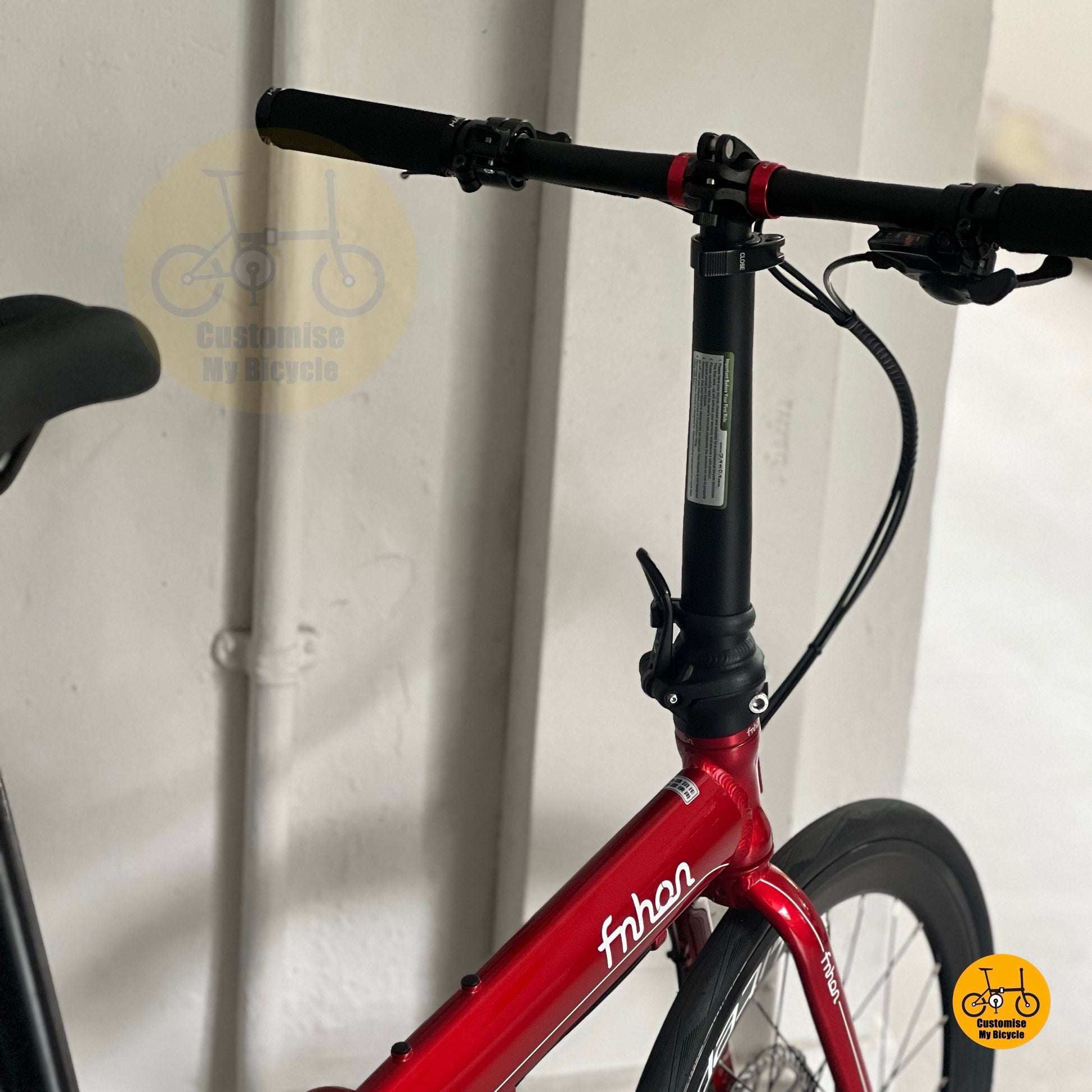 Fnhon Blast folding bike handle post and cockpit view
