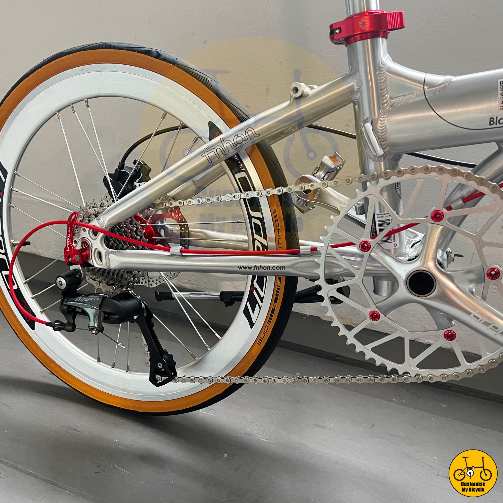 Litepro hollow chainring & red seat post clamp on Polished Silver Fnhon Blast 22-Inch Folding Bike – Inspired by Sci-Fi Aesthetics
