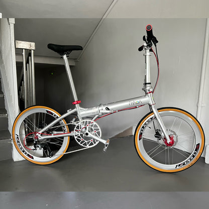 Polished Silver Fnhon Blast 22-Inch Foldable Bicycle – A Futuristic City Commuter
