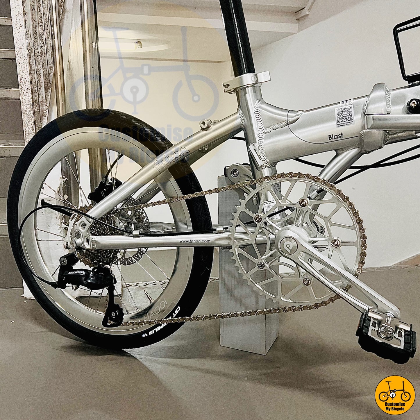 Lightweight Hollow Crankset on Platinum Silver Fnhon Blast 20-Inch Folding Bike – A Brompton & Crius Alternative
