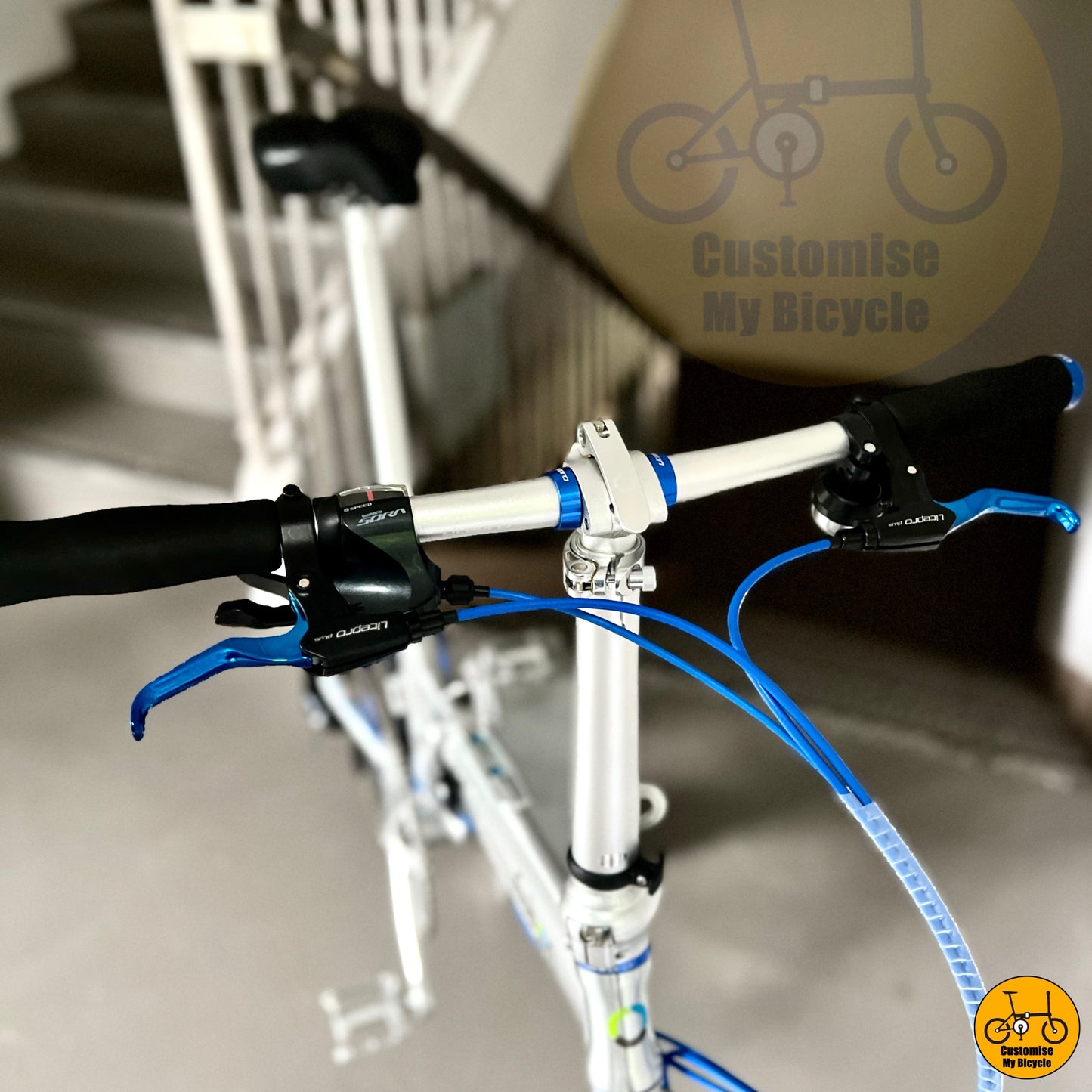 Lightweight aluminium folding frame with crisp detailing
