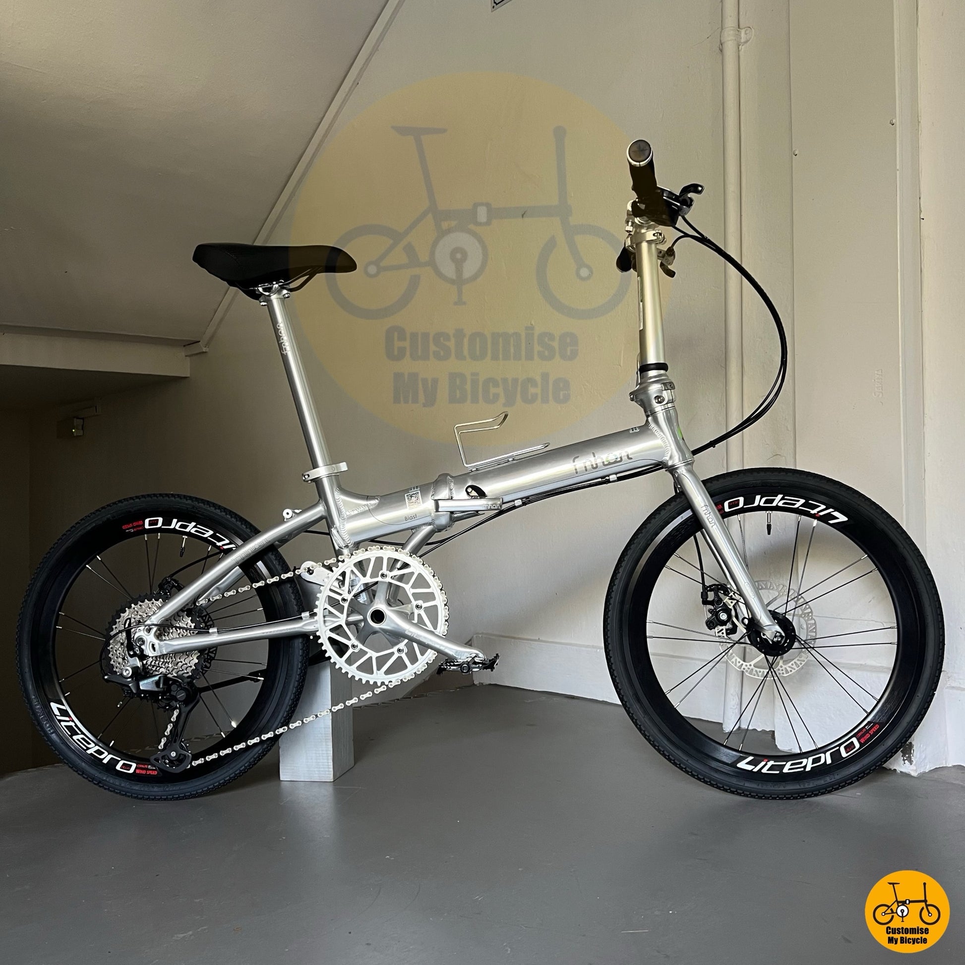 Up-slope capable foldable bike with Deore drivetrain  
