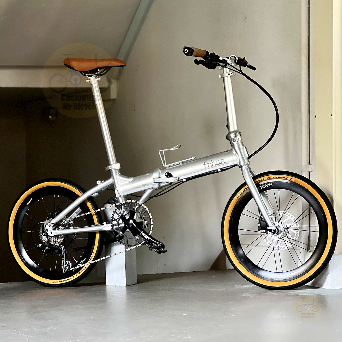 Sepeda lipat Fnhon Blast 20 inch warna Polished Silver dengan Shimano 11 gears 105 desain ringan dan ringkas