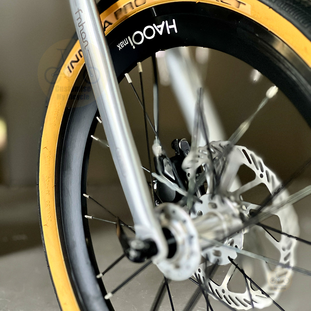 Fnhon Blast 20" Polished Silver folding bike frame material colour detail
