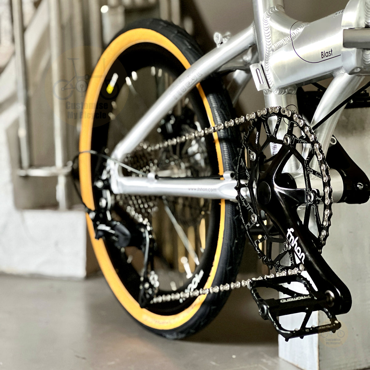 Fnhon Blast 20" Polished Silver folding bike frame material colour detail