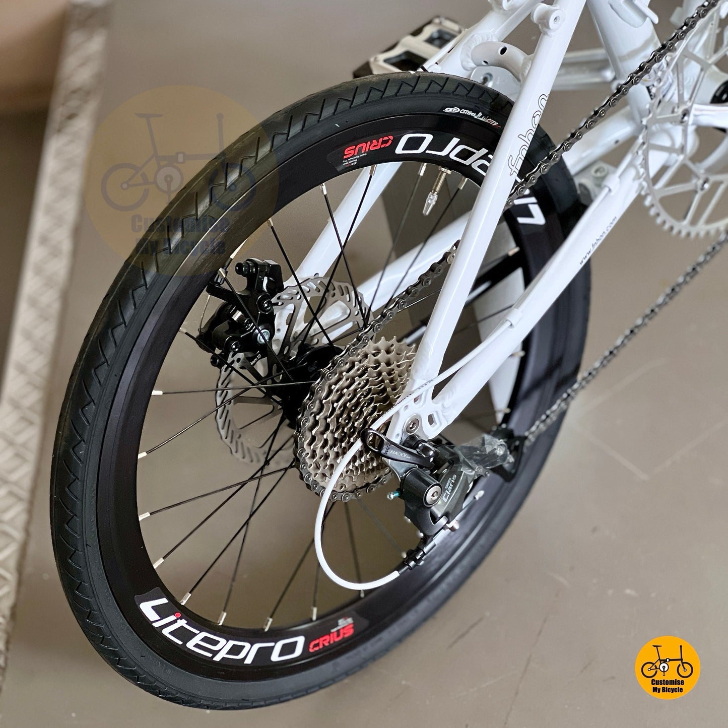 Close up of Shimano 9 speed drivetrain on Fnhon Blast folding bike
