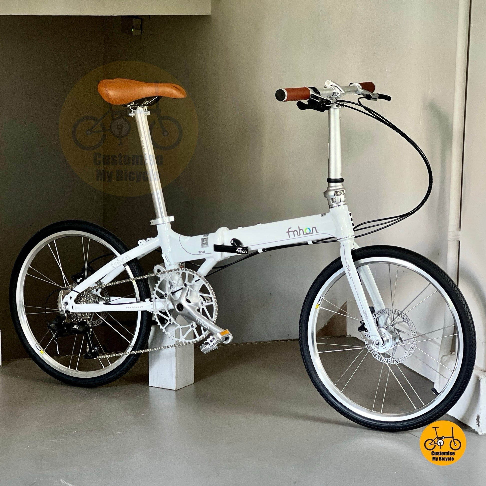 Lightweight white folding bicycle for PCN leisure and MRT/bus commuting with 9-speed gears