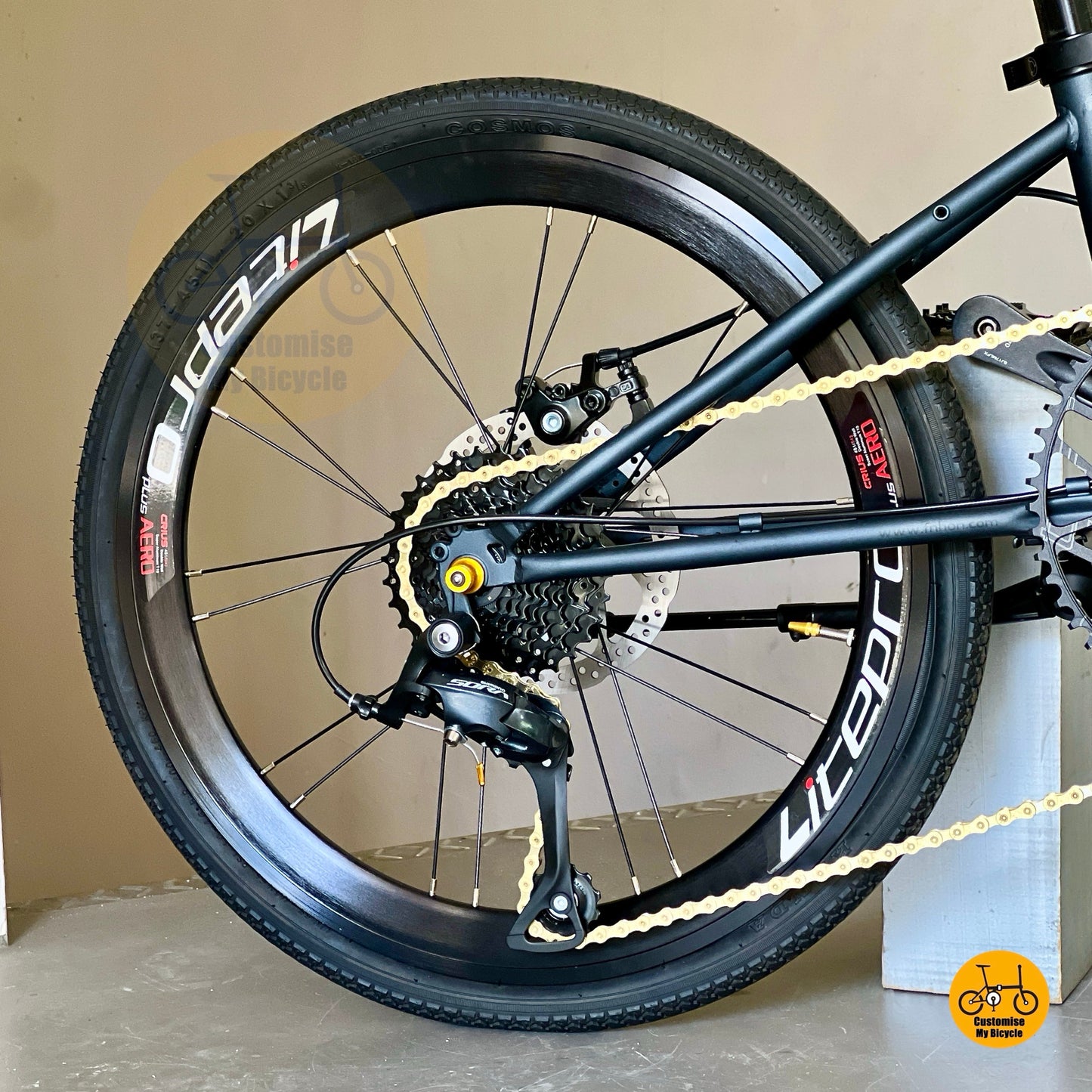 Close up of Shimano 9 speed drivetrain on Fnhon Gale folding bike
