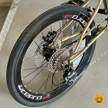 Close up of Shimano 9 speed rear derailleur and Maxxis 451 tyres on Fnhon Gust chromoly frame
