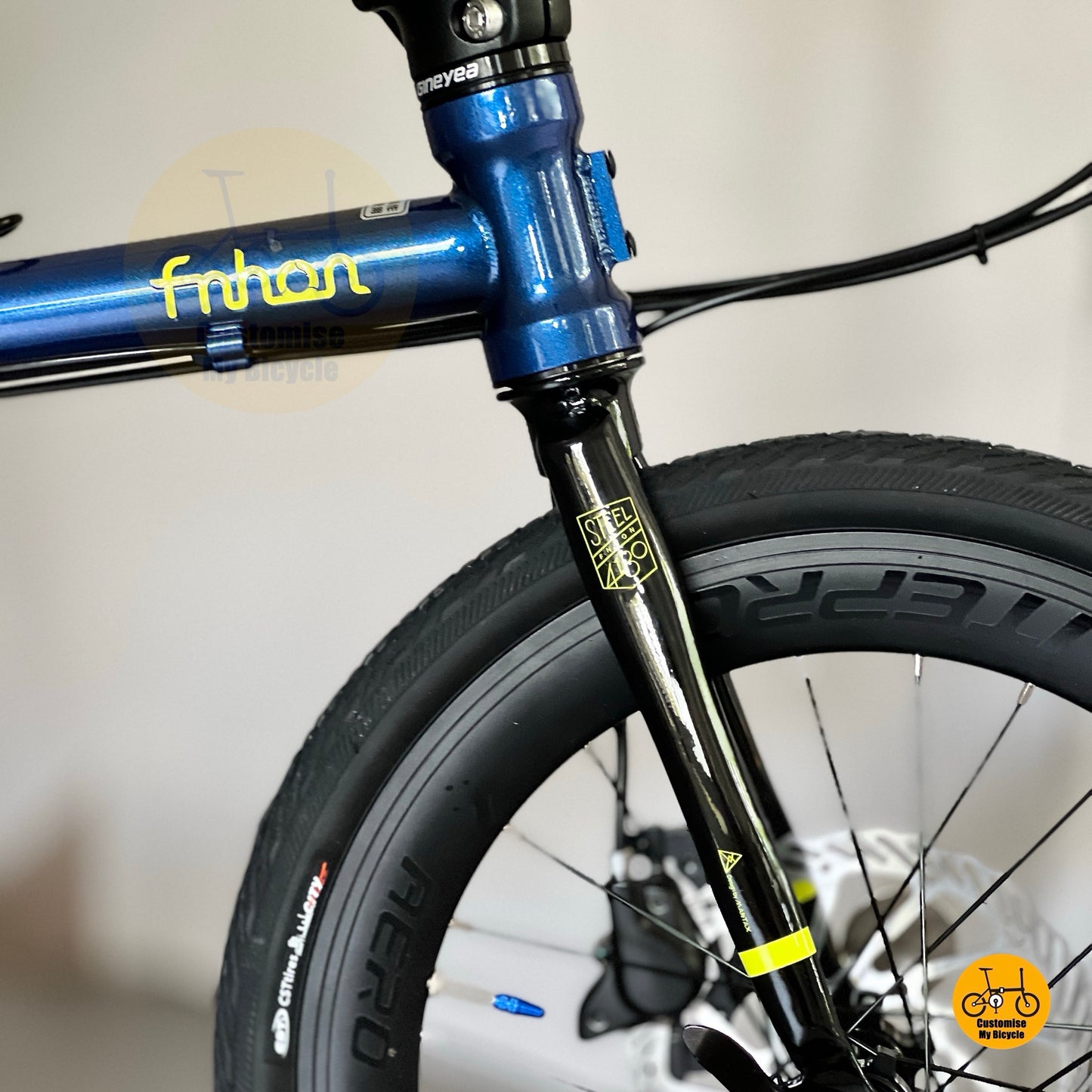 Fnhon Gust 18 inch Deep Sea Blue folding bike side view
